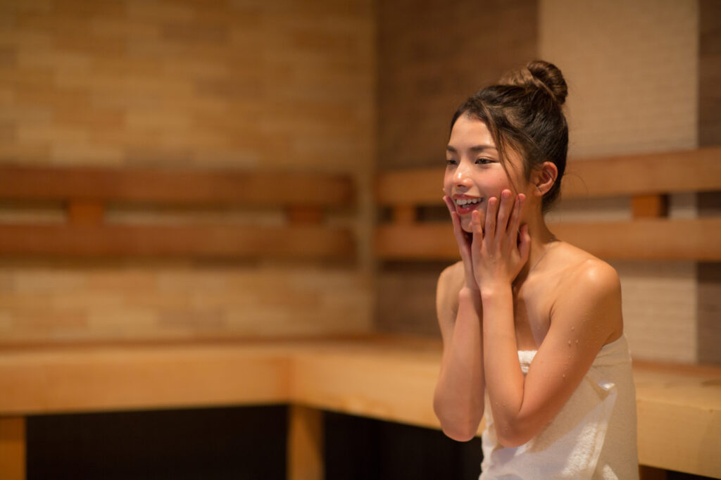 サウナでむくみが取れた女性