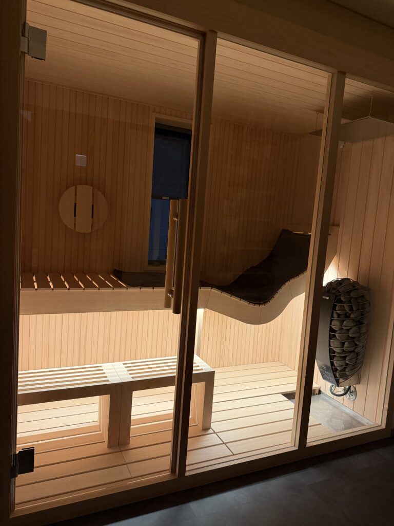 ガラス張りサウナの施工事例